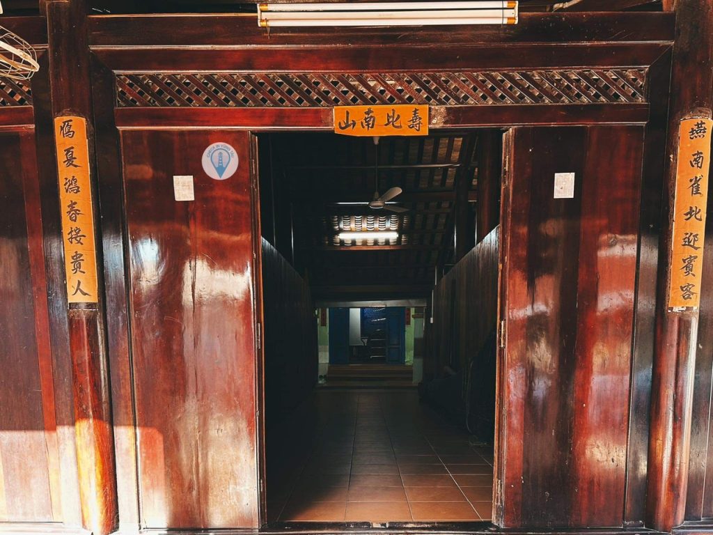 Khám Phá Kiến Trúc Độc Đáo Khu Di Tích Nhà Lớn Long Sơn