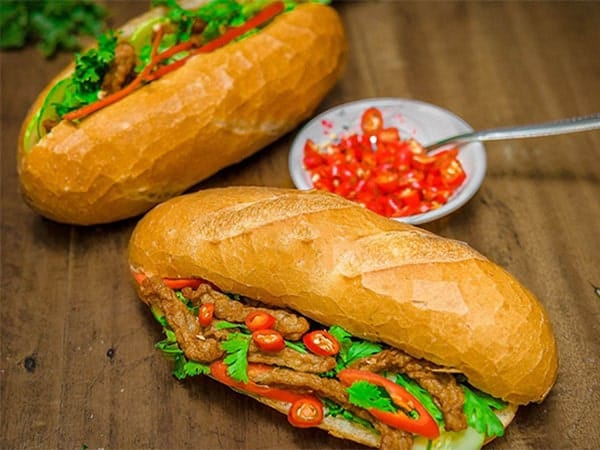 Top 5 Tiệm Bánh Mì Chả Cá Vũng Tàu Ngon Nhất 2025